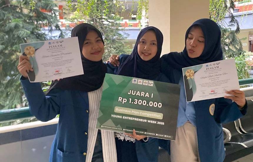 Memanfaatkan Limbah Kertas dan Jagung
