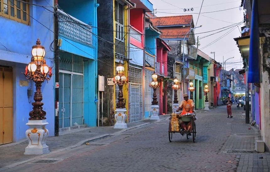 Lampu Dekorasi di Kota Lama Surabaya Dicuri