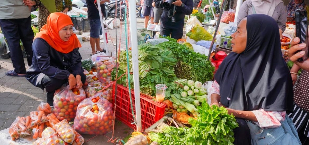 Khofifah Harga Sayur di Plaosan Magetan