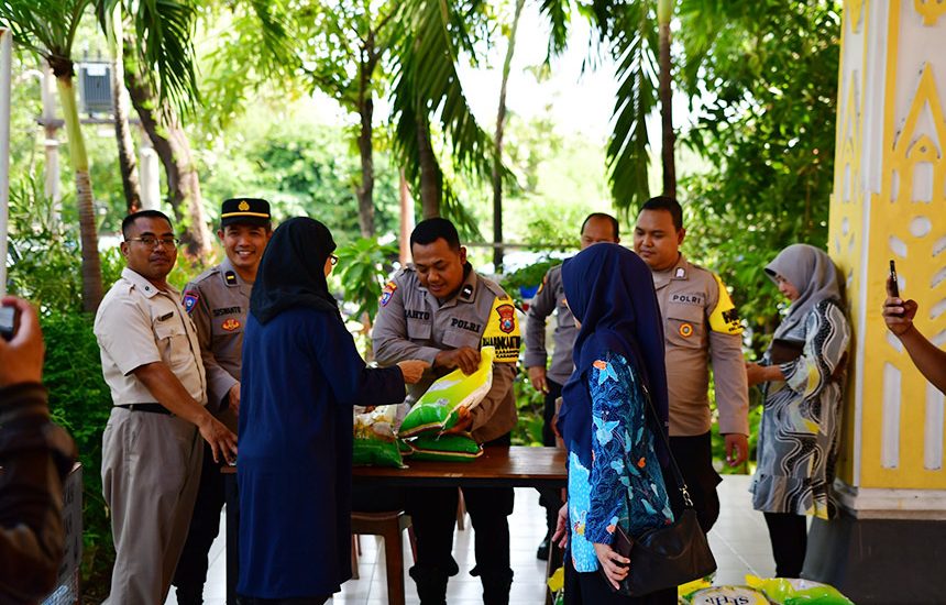 Kolaborasi Gerakan Pangan Murah di Surabaya
