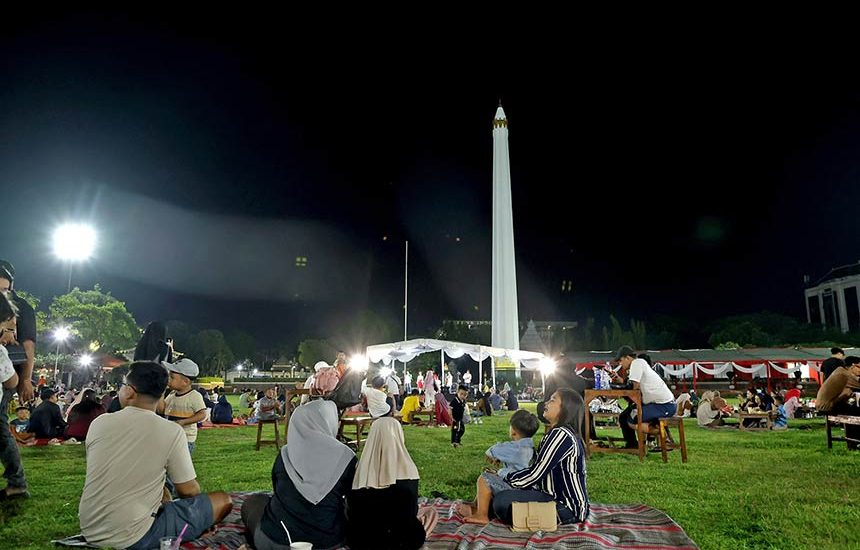 Tjangkroekan Djoeang, Sensasi Kuliner di Tugu Pahlawan