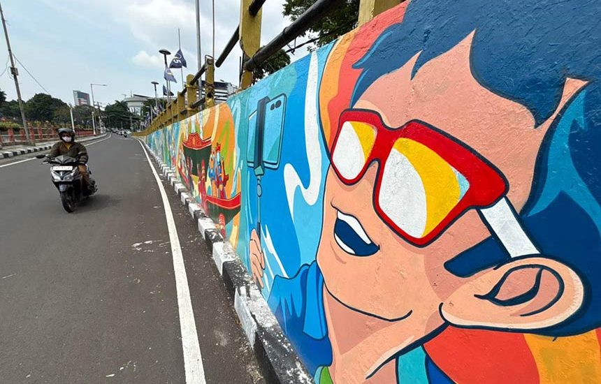 Diburu Pelaku Vandalisme Mural di Surabaya