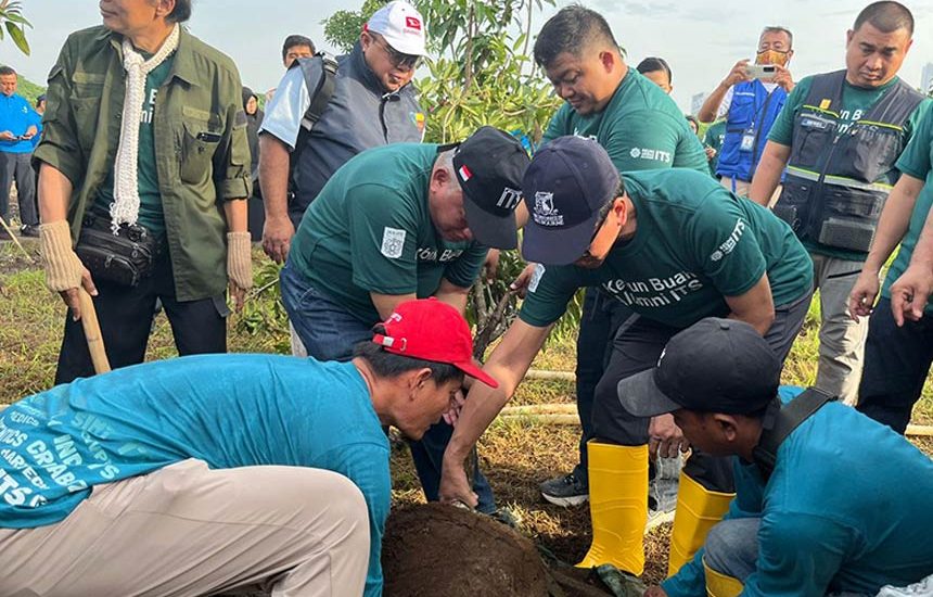 2.100 Pohon Hijaukan Kampus ITS