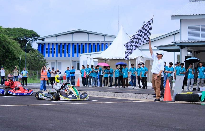Balapan Gokart Listrik di Sirkuit ITS