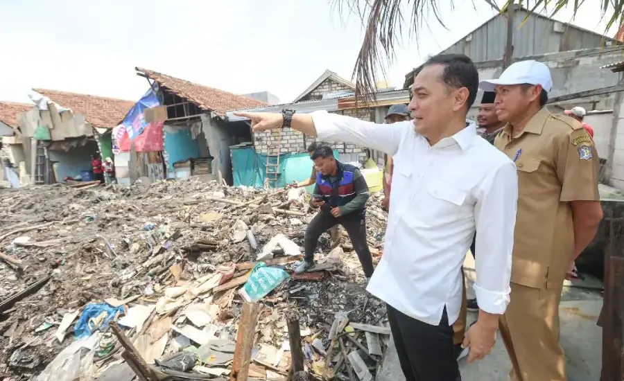 Atasi Banjir Tambak Asri, Warga Ikhlas Bongkar Rumah Saat Wali Kota Eri Tinjau Sungai Kalianak