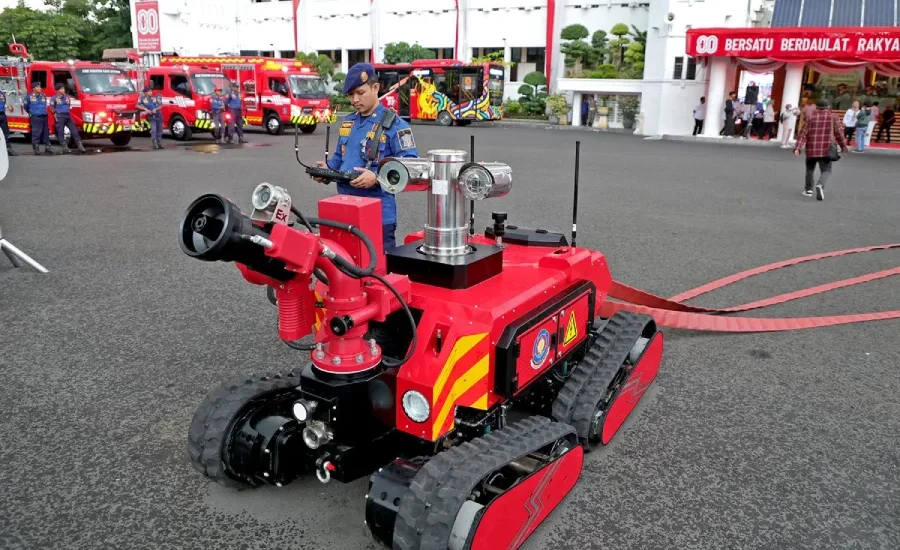 Standar Baru Mitigasi Bencana, Surabaya Kerahkan Robot dan Mobil Hazmat Hadapi Kebakaran Kimia
