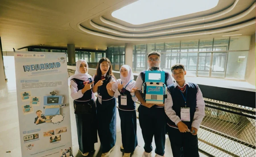 Berangkat dari Empati, Pelajar SMP Surabaya Raih Emas Internasional Lewat Robot Pendamping Anak Autis
