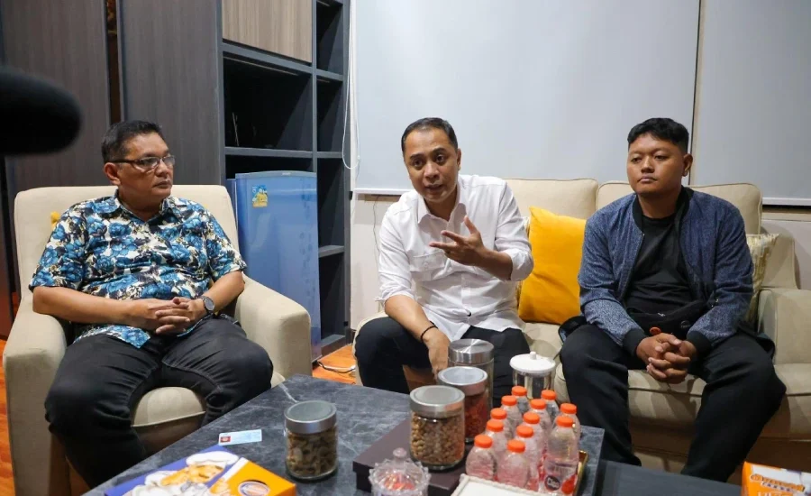 Viral Pungli Rekrutmen Wira Wiri, Wali Kota Surabaya Turun Tangan: Oknum Diskors, Korban Dipekerjakan