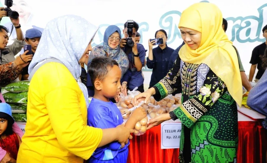 Pasar Murah Ke-300 di Bojonegoro, Gubernur Khofifah Optimistis Kebutuhan Sembako Warga Aman Jelang Nataru