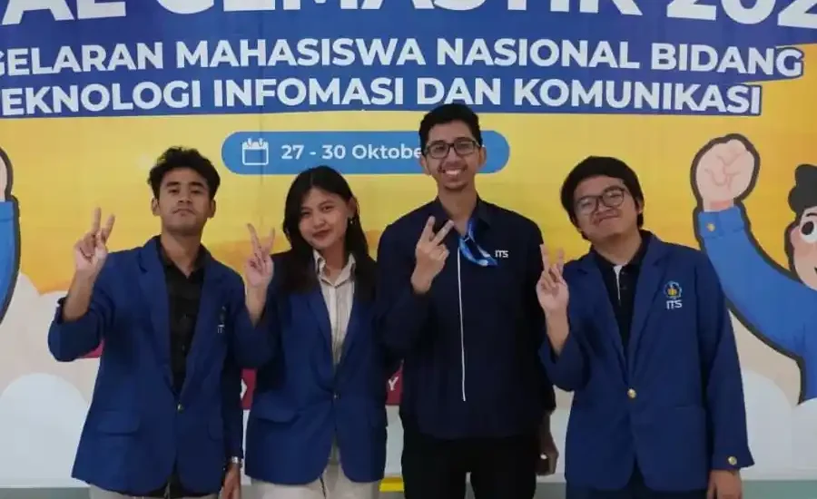 Mahasiswa ITS Ciptakan Rompi Pintar SAFE, Tingkatkan Keselamatan Lansia Berbasis IoT dan Deep Learning Tim Teknik Biomedik ITS bersama dosen pembimbing saat di final Gemastik 2025 (foto: Dok Humas ITS)