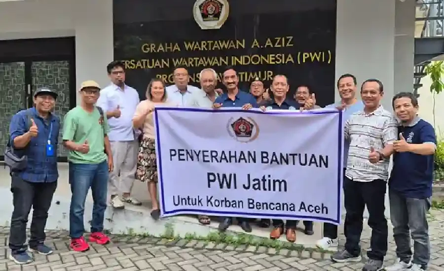 PWI Jatim Salurkan Bantuan Tahap I untuk Korban Bencana Aceh PWI Jawa Timur menyalurkan bantuan tahap I senilai Rp27,5 juta untuk korban bencana Aceh melalui PWI Aceh sebagai bentuk solidaritas kemanusiaan.