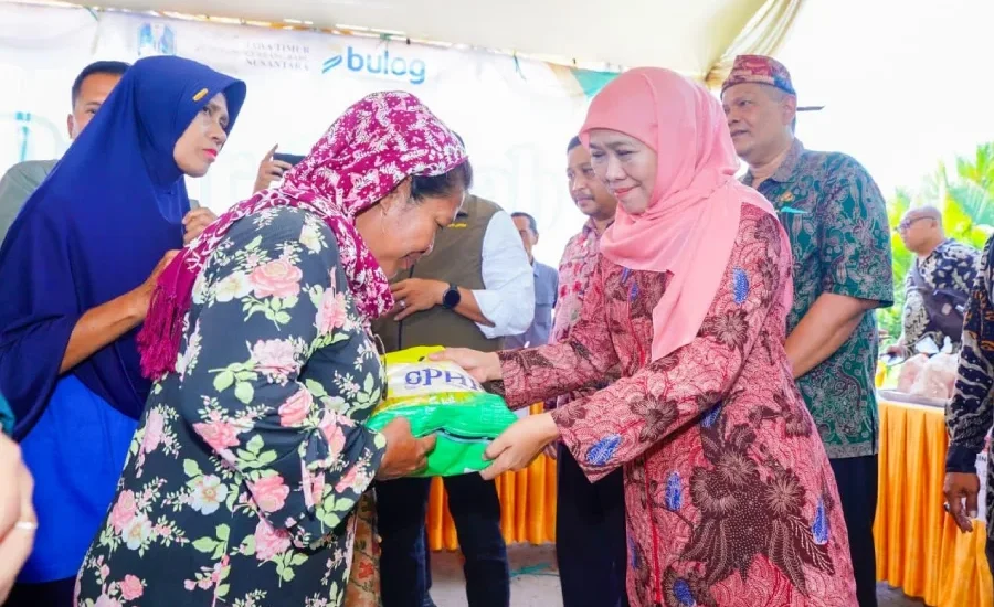 Jelang Nataru, Gubernur Khofifah Gelar Pasar Murah di Bangkalan untuk Jaga Stabilitas Harga