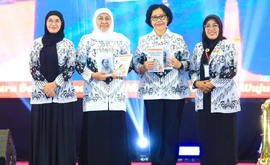 Gubernur Khofifah Hadiri HUT PGRI ke-80 dan HGN 2025 Jatim, Tegaskan Guru Penentu Karakter Generasi Masa Depan