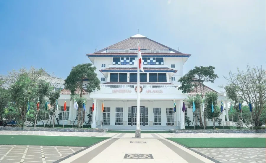 UNAIR meluncurkan program beasiswa magister bagi guru SMP–SMA sederajat di Jawa Timur untuk meningkatkan kompetensi pendidik dan mutu pendidikan menengah.