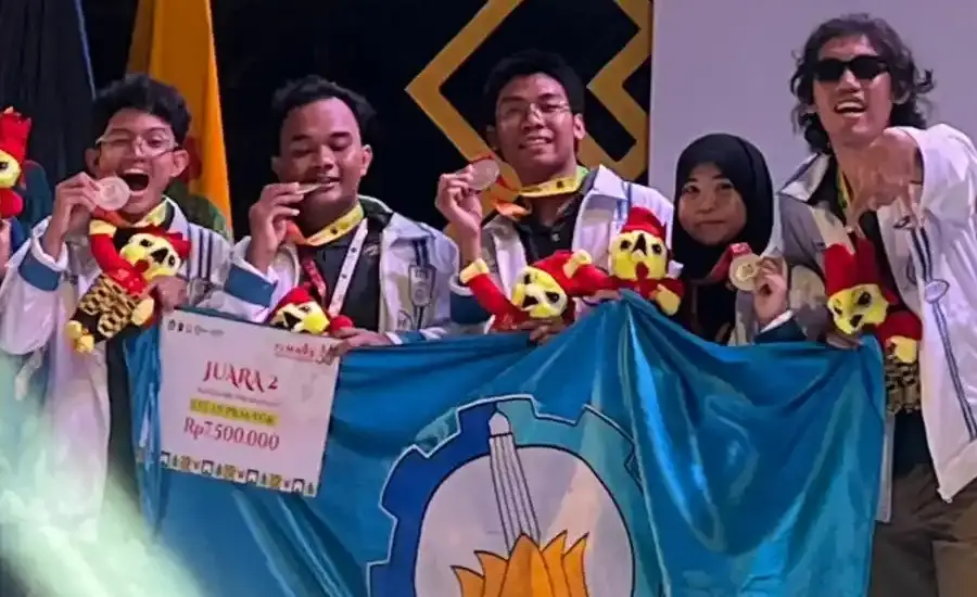 Mahasiswa ITS Gagas Program SGREEFIT, Solusi Terintegrasi Atasi Obesitas Nasional Tim SGREEFIT di Pimnas ke-38 (foto: Dok Humas ITS)
