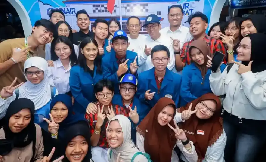 AEE 2026 Resmi Dibuka, UNAIR Hadirkan Meet and Greet Rektor hingga Tur Kampus untuk Calon Mahasiswa Universitas Airlangga membuka AEE 2026 di Surabaya dengan beragam program, mulai dari meet and greet pimpinan hingga tur kampus bagi calon mahasiswa.