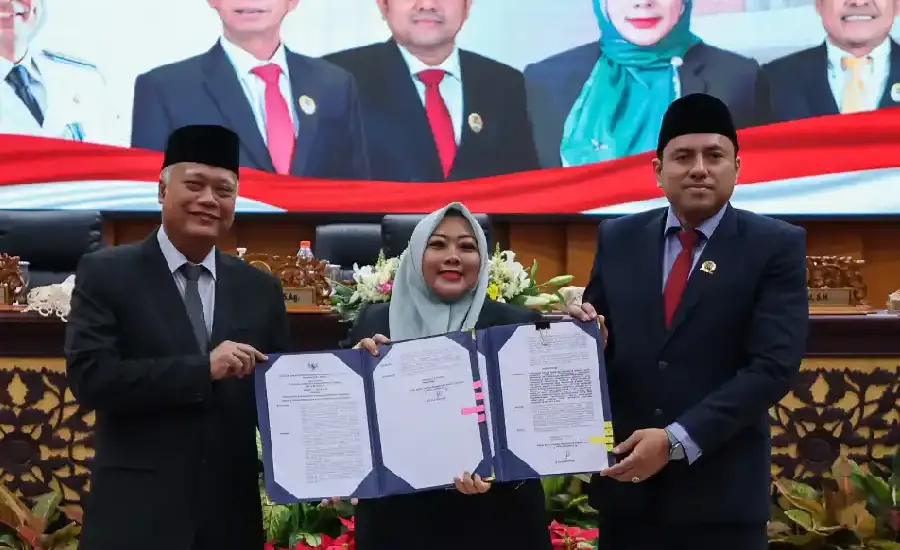 Pemkot Surabaya dan DPRD menyetujui perubahan Perda Pengelolaan Barang Milik Daerah untuk mengoptimalkan pemanfaatan aset secara legal dan produktif.