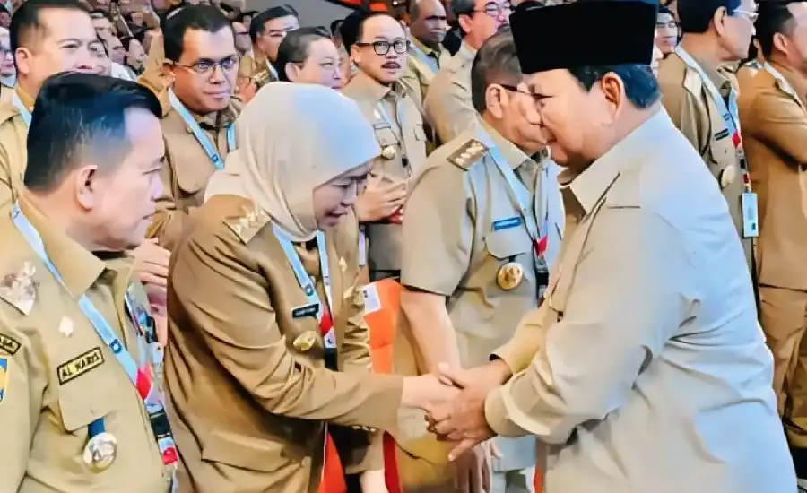 Hadiri Rakornas Bersama Presiden Prabowo, Khofifah Tegaskan Jawa Timur Siap Jalankan Program Prioritas Nasional Gubernur Khofifah menghadiri Rakornas di Sentul bersama Presiden Prabowo dan menegaskan kesiapan Jawa Timur menjalankan program prioritas nasional.