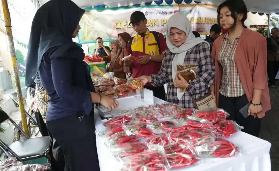 Warga Bubutan Serbu GPM Surabaya, Cabai Setengah Harga dan Telur dari Program Padat Karya