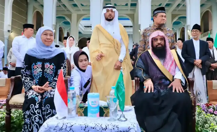 Buka Puasa Bersama di Masjid Al-Akbar, Khofifah Sampaikan Terima Kasih atas Izin Kampung Haji Indonesia di Makkah