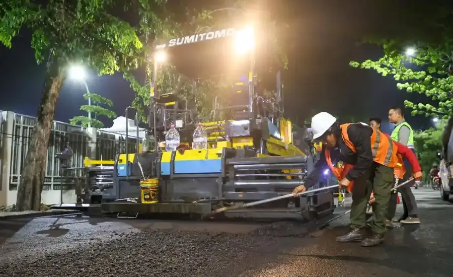 DSDABM Surabaya Kerahkan 9 Tim Satgas, Perbaikan Jalan Berlubang Capai 60 Ton Hotmix per Hari