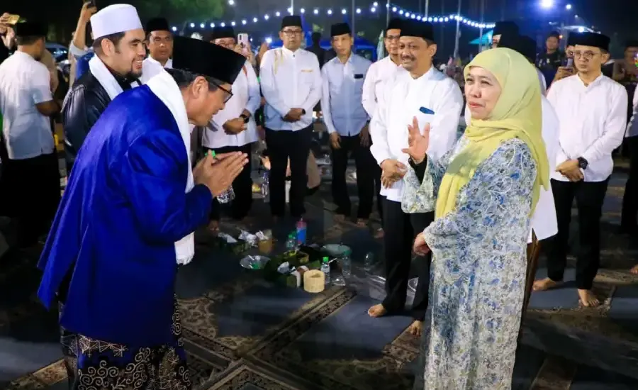 Khofifah dan Emil Hadiri Qiyamul Lail di Masjid Al Akbar, Ribuan Jemaah Padati Malam ke-27 Ramadan