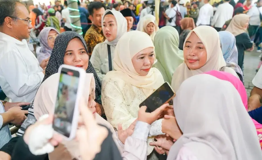 Hari Terakhir Riyayan Idulfitri 1447 H, Ribuan Warga Padati Kediaman Khofifah di Surabaya