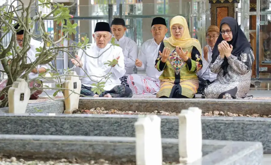 Jelang Idulfitri 1447 H, Khofifah Sowan ke Tebuireng dan Tambakberas, Perkuat Sinergi Ulama dan Umara