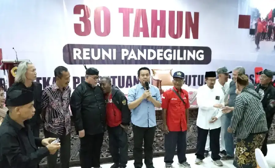 Reuni 30 Tahun Alumni Pandegiling di Surabaya, Kenang Perjuangan Demokrasi Era Orde Baru Alumni Pandegiling reuni 30 tahun di Surabaya, mengenang perjuangan demokrasi era Orde Baru dan memperkuat persatuan bangsa.