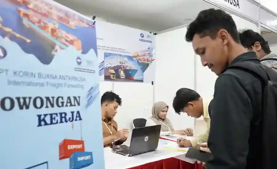SIL Festival 2026 Surabaya Siapkan 1.000 Lowongan Kerja, Dorong Industri Tembus Pasar Ekspor SIL Festival 2026 Surabaya hadirkan 1.000 lowongan kerja dan dorong industri lokal menembus pasar ekspor global secara berkelanjutan.