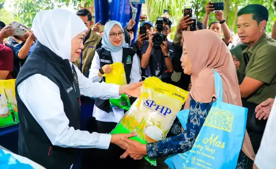 Pasar Murah Ramadhan di Banyuwangi, Khofifah Turunkan Harga Beras hingga Daging Ayam Jelang Idul Fitri
