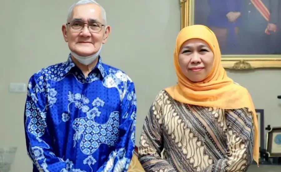 Try Sutrisno Wafat, Khofifah Ajak Warga Jatim Kibarkan Bendera Setengah Tiang Dua Hari
