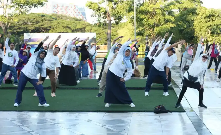 UNAIR Gelar Jalan Sehat dan Layanan Cek Kesehatan Gratis, Tingkatkan Kesadaran Hidup Sehat Masyarakat