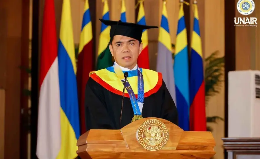 Arteria Dahlan Resmi Sandang Doktor di UNAIR, Soroti Peran Kampus dalam Membentuk Kepemimpinan Berbasis Nilai