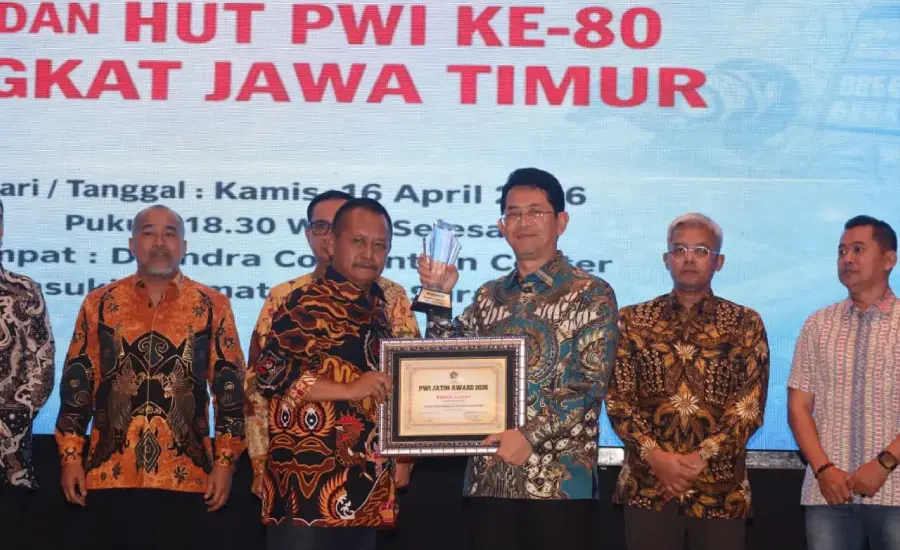 Dirut Bank Jatim Winardi Legowo Raih Penghargaan Tokoh Transformasi Perbankan Daerah dari PWI Jawa Timur