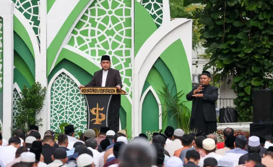 Gerimis Warnai Salat Iduladha di Balai Kota Surabaya, Pemkot Distribusikan 80 Hewan Kurban