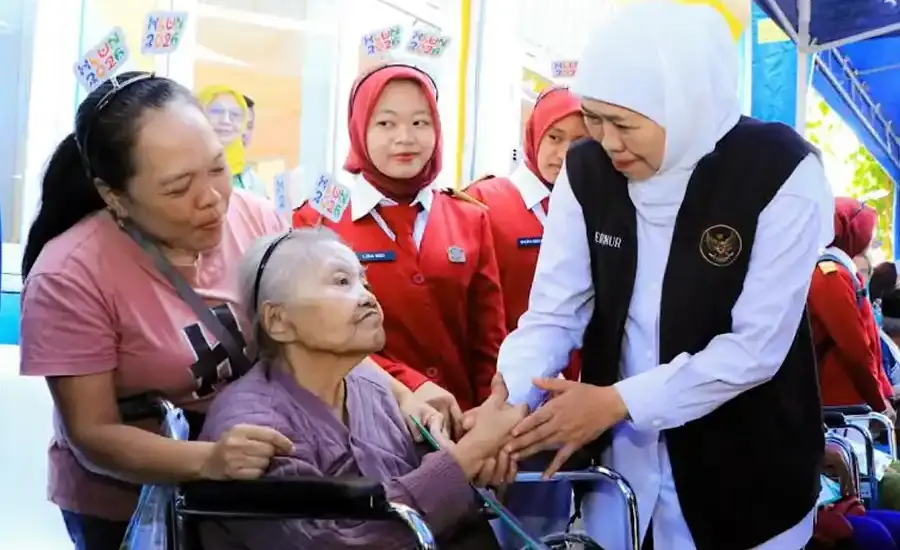 HLUN 2026 di Jatim, Khofifah Ajak Masyarakat Jaga Lansia Tetap Sehat, Mandiri, dan Bermartabat Gubernur Khofifah peringati HLUN 2026 di Malang dengan layanan gratis, bantuan sosial, dan pemberdayaan lansia di Jawa Timur.