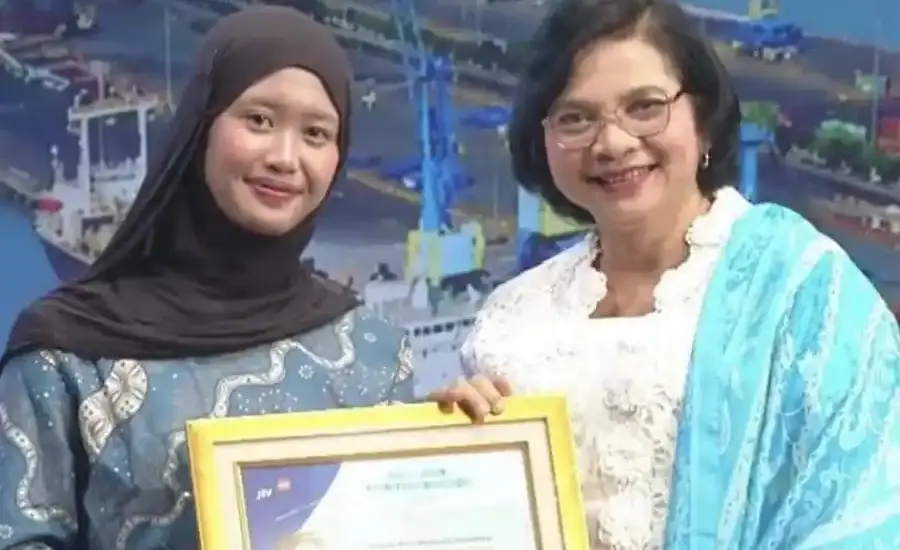 Mahasiswa FPK UNAIR Raih East Java Maritime Awards 2026 Berkat Inovasi Pengolahan Air dan Limbah Ikan Mahasiswa FPK UNAIR, Chelsea Hani Marcelia Sundawa, meraih East Java Maritime Awards 2026 lewat inovasi nanofiltrasi air dan pupuk limbah ikan.