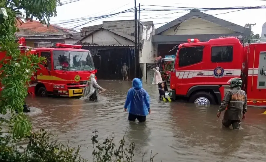Surabaya Gerak Cepat Tangani Genangan di Tengah Hujan Ekstrem, Pemkot Optimalkan Pompa dan Percepatan Drainase