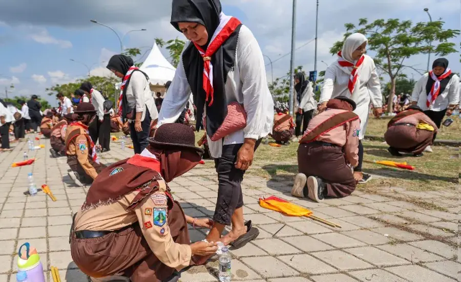 Gerakan Basuh Kaki Orang Tua di Surabaya Dinilai Jadi Terobosan Pendidikan Karakter, LPA Jatim: Layak Menginspirasi Daerah Lain