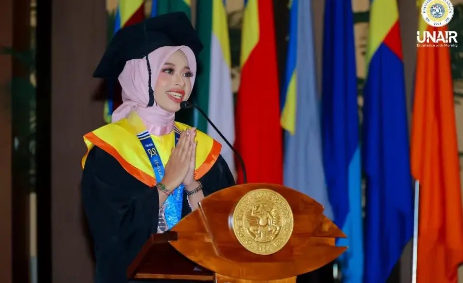 Kehilangan Kedua Orang Tua, Devi Ridho Syavitri Bangkit Jadi Wisudawan Terbaik UNAIR dan Raih Kesempatan Studi Magister