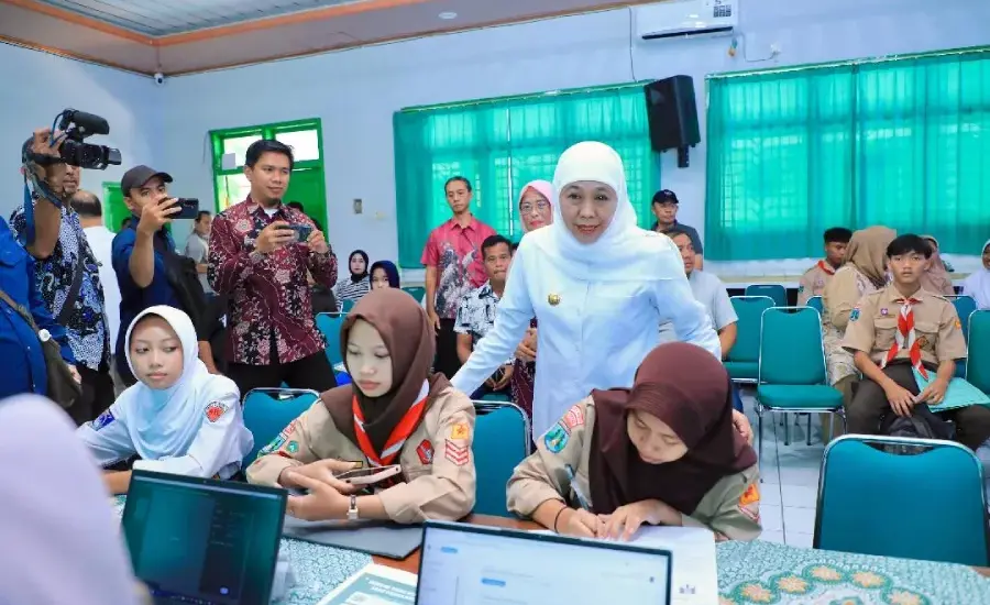 Gubernur Khofifah Pantau Langsung Proses Verifikasi SPMB di Madiun, Pastikan Verifikasi Terjadwal, Perlancar Proses Pengambilan PIN SPMB Tahun 2026