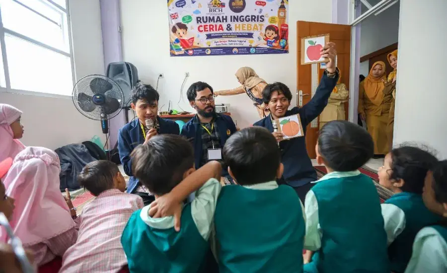 RICH Pakal Jadi Ruang Belajar Bahasa Inggris Gratis, Ratusan Anak Antusias Ikut Kelas