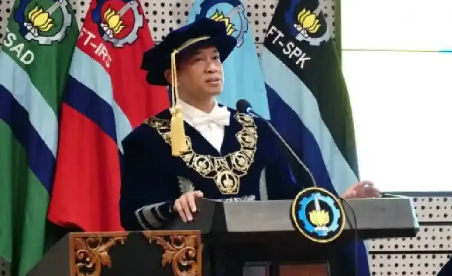 ITS Kukuhkan Lima Guru Besar Baru: Hadirkan Inovasi Energi Hijau, AI Adaptif hingga Infrastruktur Maritim Rektor ITS Prof Dr (HC) Ir Bambang Pramujati ST MScEng PhD