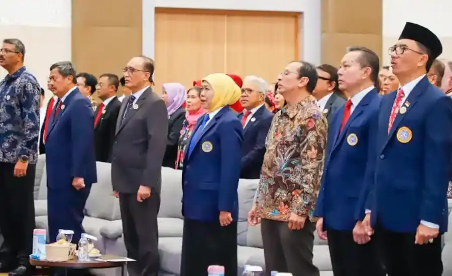Gubernur Khofifah Lantik Pengurus IKA FH UNAIR 2025-2030, Dorong Alumni Perluas Jejaring dan Buka Peluang Karier Gubernur Jawa Timur Khofifah melantik Pengurus IKA UNAIR Komisariat Fakultas Hukum dan mengajak alumni memperkuat jejaring serta membuka peluang bagi mahasiswa.