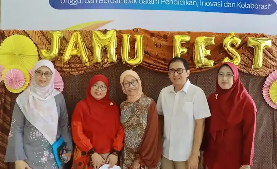 Festival Jamu Farmasi UNAIR Dorong Generasi Muda Lestarikan Warisan Nusantara Berbasis Ilmiah Festival Jamu Farmasi UNAIR mengajak generasi muda mengenal jamu berbasis ilmiah sekaligus melestarikan warisan budaya Indonesia.