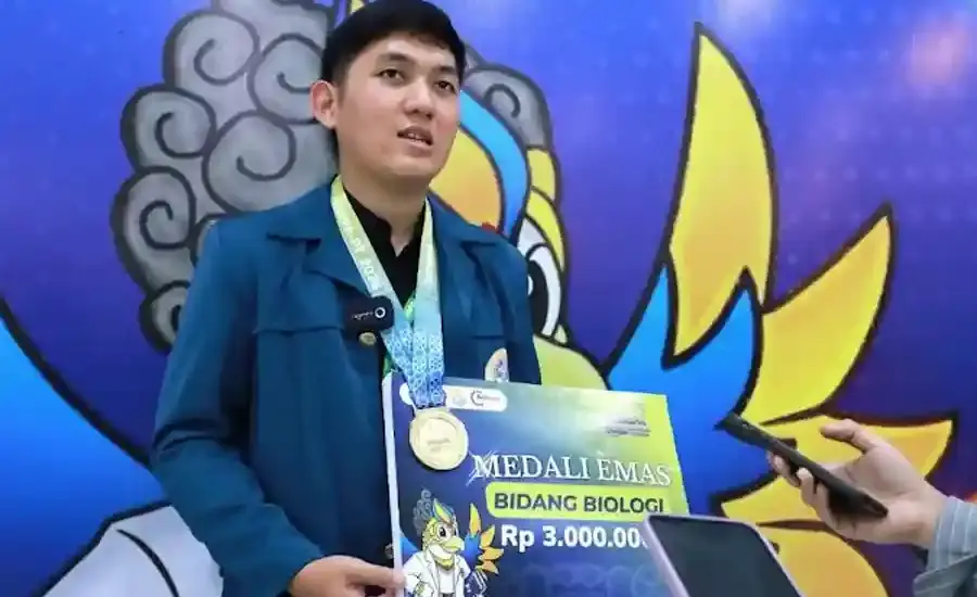 Mahasiswa FK UNAIR Raih Emas ONMIPA-PT 2026, Jadi Peserta Terbaik Bidang Biologi Nasional Al Davi Muhammad Azriel Firdaus