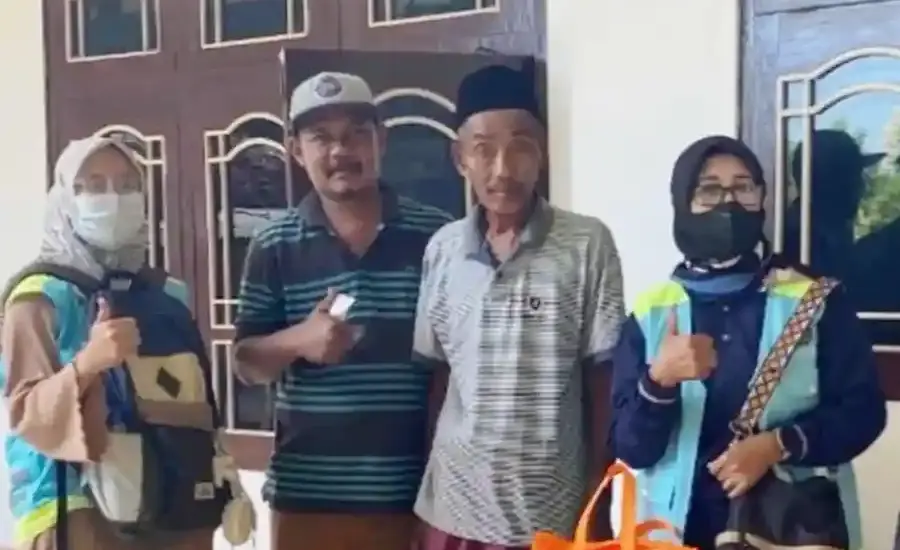 Yankes Bergerak Pantau Pasien TB di Pulau Sapudi, Fokus Kepatuhan Obat dan Deteksi Kontak Erat Tim Yankes Bergerak memantau pasien TB di Pulau Sapudi, Sumenep, guna memastikan kepatuhan pengobatan dan mencegah penularan.