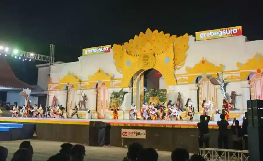 Reog Purbaya Surabaya Tampil Memukau di Festival Nasional Reog Ponorogo 2026, Bidik Posisi Lima Besar Reog Purbaya Surabaya tampil memukau di Festival Nasional Reog Ponorogo 2026 dan optimistis meraih posisi lima besar.