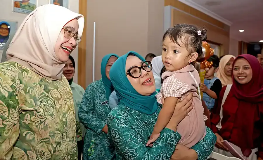 TP PKK dan Pemkot Surabaya Luncurkan BWSE Jilid V, Dampingi 499 Balita Pra-Stunting Menuju Generasi Emas TP PKK dan Pemkot Surabaya meluncurkan BWSE Jilid V untuk mendampingi 499 balita pra-stunting melalui intervensi gizi dan pengasuhan.